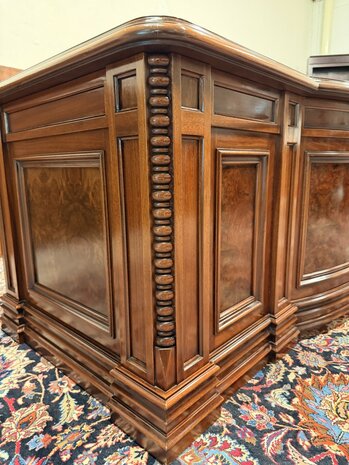 Antiek-Klassiek-Oud-Italiaans-Notenhout-Wortelhout-Bureau-met-Achterschot-8