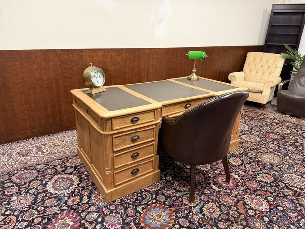 Klassiek-Engels-Antiek-Oud-Chesterfield-Teak-Bureau-Partnerdesk-Bruin-Lederen-Inleg