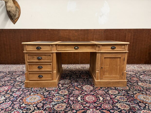 Klassiek-Engels-Antiek-Oud-Chesterfield-Teak-Bureau-Partnerdesk-Bruin-Lederen-Inleg