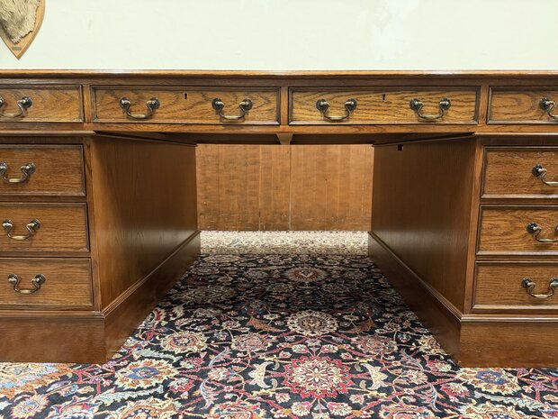 Klassiek-Engels-Antiek-Oud-Chesterfield-Eikenhout-Bureau-Desk-Partnerdesk-Zwart-Leder-Inleg