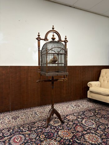 Klassiek-Engels-Oud-Antiek-Vogelkooi-op-standaard-Vogel-Voliere
