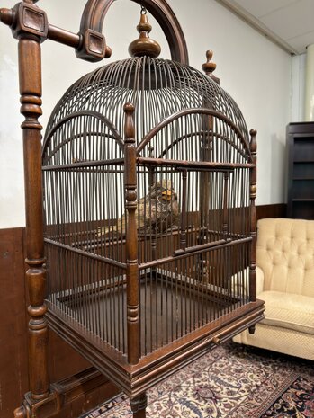 Klassiek-Engels-Oud-Antiek-Vogelkooi-op-standaard-Vogel-Voliere