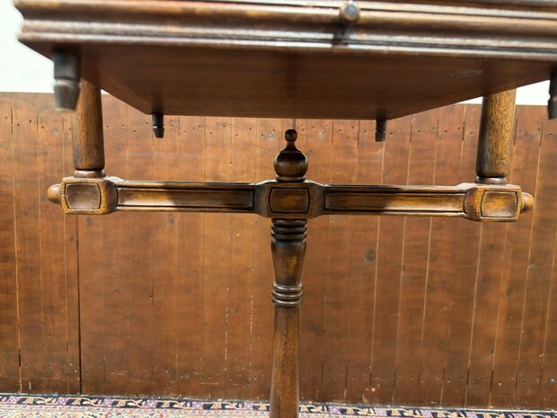 Klassiek-Engels-Oud-Antiek-Vogelkooi-op-standaard-Vogel-Voliere