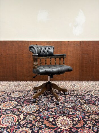 Engels-Klassiek-Antiek-Oud-Chesterfield-Bureaustoel-Captain-Chair-Zwart-Leder