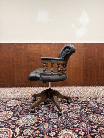 Engels-Klassiek-Antiek-Oud-Chesterfield-Bureaustoel-Captain-Chair-Zwart-Leder