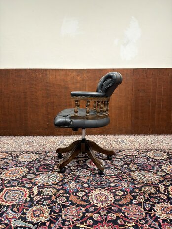 Engels-Klassiek-Antiek-Chesterfield-Bureaustoel-Captain-Chair-Zwart-Leder