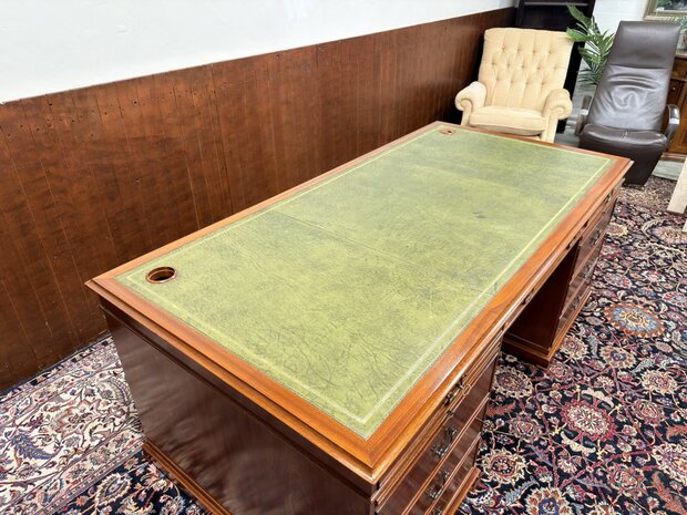 Engels-Antiek-Klassiek-Oud-Chesterfield-Bureau-Desk-Mahoniehout-met-Groen-Lederen-Inleg