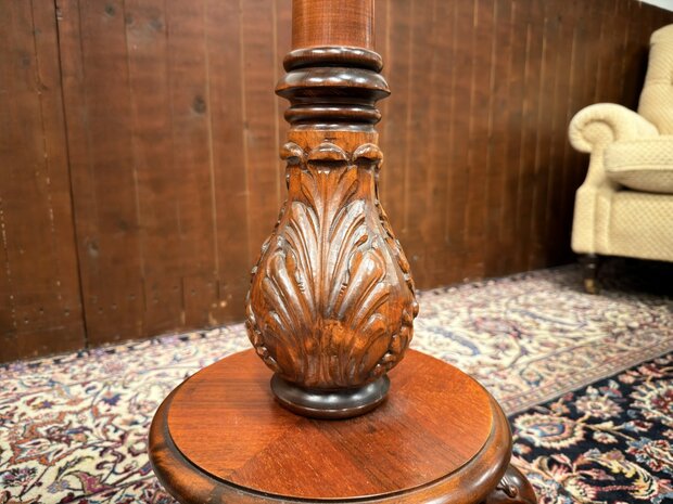Klassiek-Engels-Oud-Antiek-Chesterfield-Pied-de-stalle-plantenstandaard