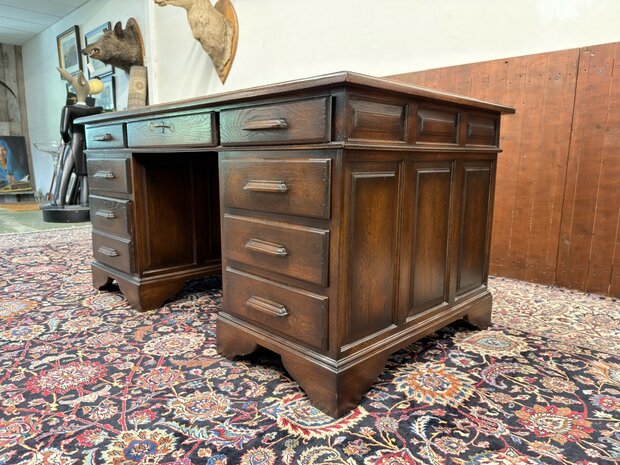 Antiek-Engels-Klassiek-Oud-Chesterfield-Eikenhout-Bureau-Desk-met-Groen-Lederen-Inleg