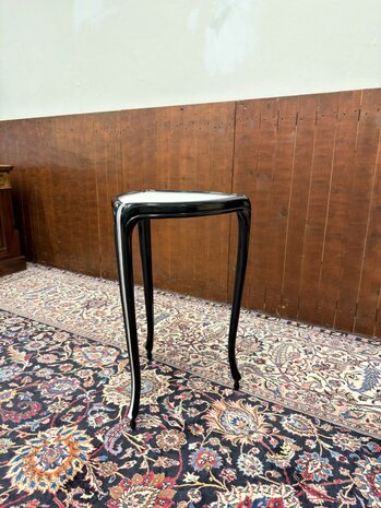Bijzettafel-Bijzettafeltje-Zwart-Gelakt-met-Inleg-van-Roggen-huid