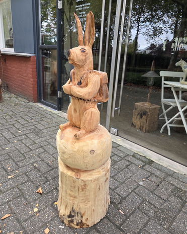 Haas-konijn-houtsnijwerk-tuinbeeld-hout-4