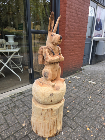 Haas-konijn-houtsnijwerk-tuinbeeld-hout-6