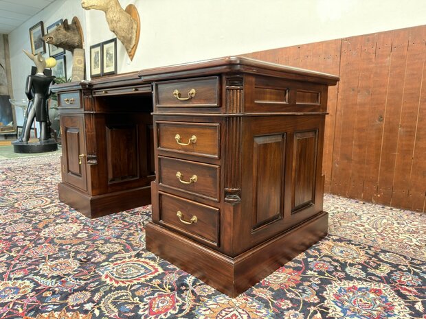 Klassiek-Oud-Antiek-Engels-Chesterfield-Mahoniehout-Mahonie-Bureau-Desk-met-Groene-Lederen-Inleg