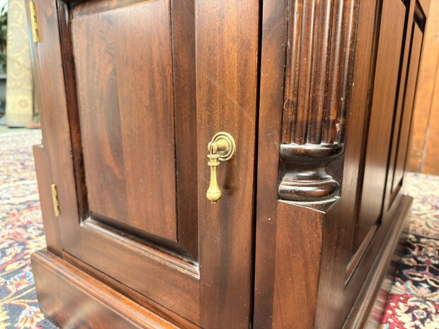 Klassiek-Oud-Antiek-Engels-Chesterfield-Mahoniehout-Mahonie-Bureau-Desk-met-Groene-Lederen-Inleg