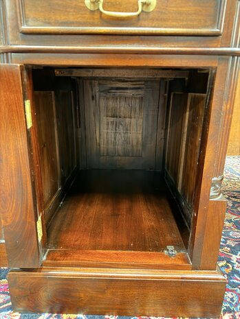 Klassiek-Oud-Antiek-Engels-Chesterfield-Mahoniehout-Mahonie-Bureau-Desk-met-Groene-Lederen-Inleg