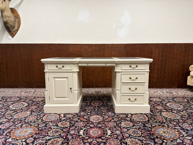 Klassiek-Oud-Antiek-Engels-Chesterfield-Mahoniehout-Mahonie-Wit-Creme-Landelijk-Bureau-Desk-met-ZwartLederen-Inleg