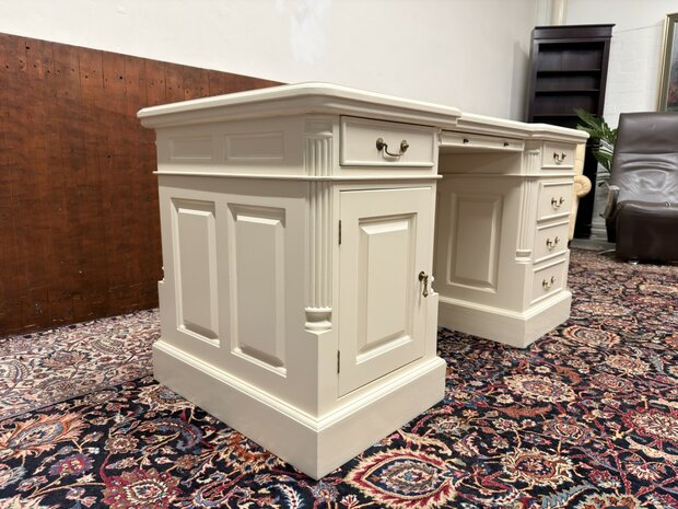 Klassiek-Oud-Antiek-Engels-Chesterfield-Mahoniehout-Mahonie-Wit-Creme-Landelijk-Bureau-Desk-met-ZwartLederen-Inleg