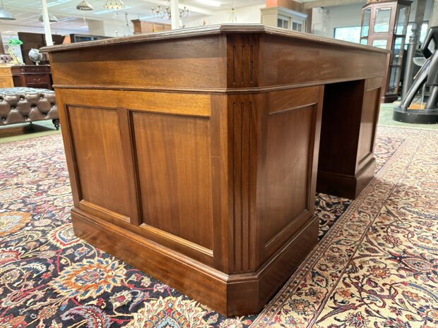 Klassiek-Oud-Engels-Antiek-Chesterfield-Mahoniehouten-Bureau-Desk-met-Bureaustoel-Stoel