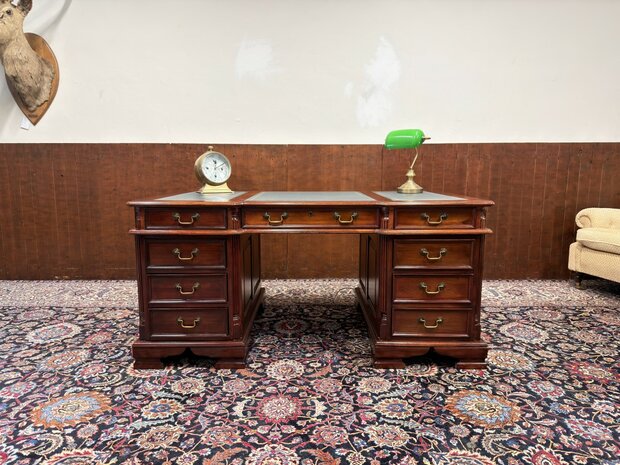 Oud-Antiek-Engels-Klassiek-Chesterfield-Bureau-Desk-Mahoniehout-met-Groen-Leder