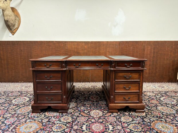 Antiek-Oud-Engels-Klassiek-Chesterfield-Bureau-Desk-Mahoniehout-met-Groen-Leder