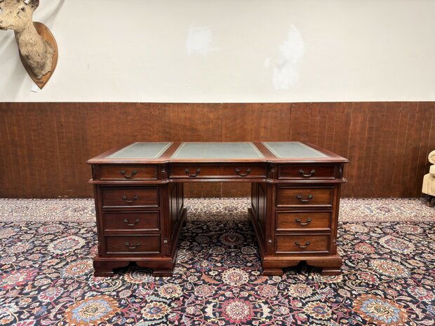 Antiek-Oud-Engels-Klassiek-Chesterfield-Bureau-Desk-Mahoniehout-met-Groen-Leder