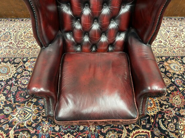 Klassiek-Engels-Antiek-Oud-Chesterfield-Lederen-Oxblood-Fauteuil-Oorfauteuil