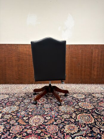 Klassiek-Antiek-Engels-Oud-Zwart-Lederen-Chesterfield-Bureaustoel-President-Chair