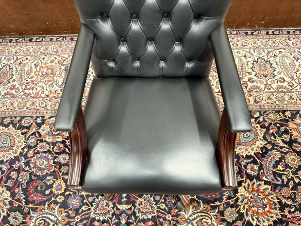Klassiek-Antiek-Engels-Oud-Zwart-Lederen-Chesterfield-Bureaustoel-President-Chair