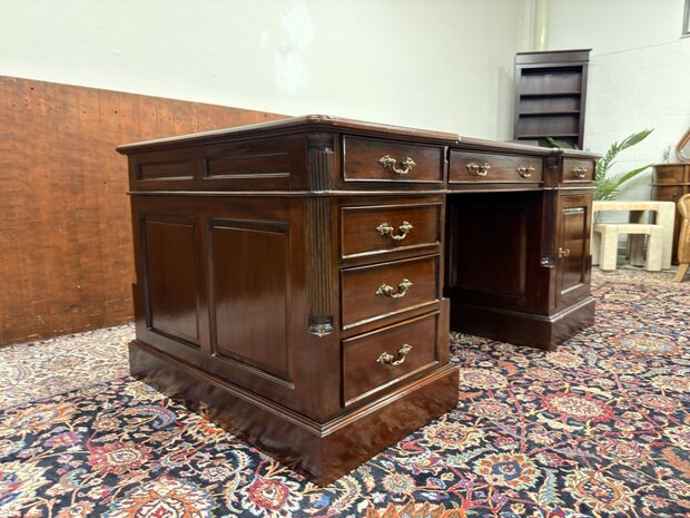 Klassiek-Antiek-Engels-Oud-Chesterfield-Mahonie-Bureau-Desk-Partnerdesk-met-Groen-Leder-Ingelegd
