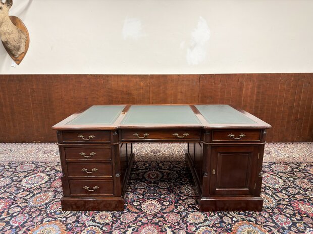 Klassiek-Antiek-Engels-Oud-Chesterfield-Mahonie-Bureau-Desk-Partnerdesk-met-Groen-Leder-Ingelegd