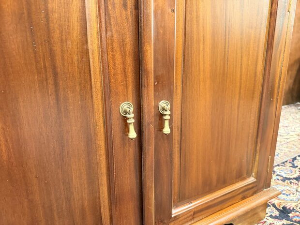 Klassiek-Engels-Oud-Antiek-Chesterfield-Mahoniehouten-Dressoir-Kantoorkast-Sidetable