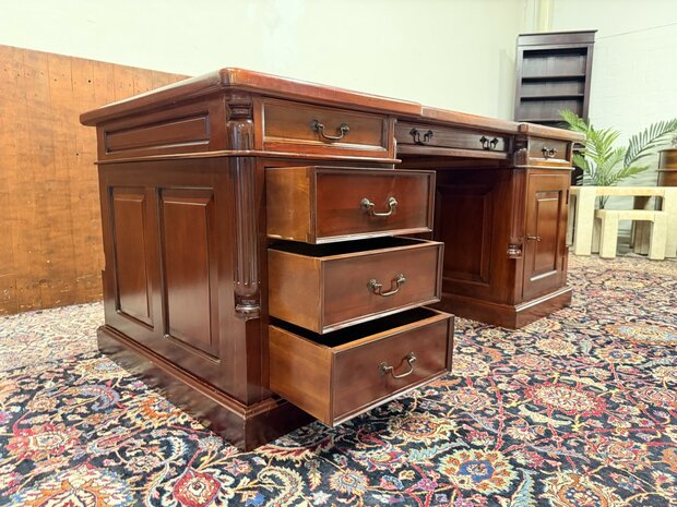 Klassiek-Engels-Oud-Antiek-Chesterfield-Mahoniehouten-Bureau-Desl-Partnerdesk-Met-Groen-Lederen-Ingeleged
