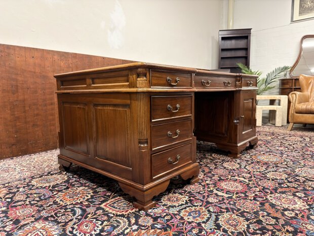 Klassiek-Engels-Chesterfield-Antiek-Oud-Bureau-Desk-Partnerdesk-Olijf-Groen-Inleg