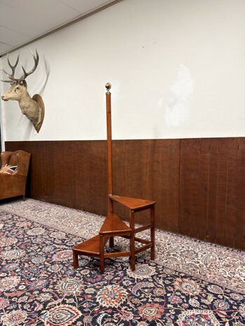 Klassiek-Engels-Antiek-Oud-Chesterfield-Originele-Globe-Wernicke-Trap-Bibliotheektrap