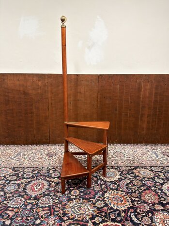 Klassiek-Engels-Antiek-Oud-Chesterfield-Originele-Globe-Wernicke-Trap-Bibliotheektrap