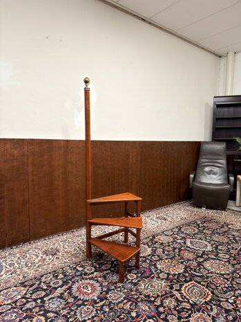 Klassiek-Engels-Antiek-Oud-Chesterfield-Originele-Globe-Wernicke-Trap-Bibliotheektrap