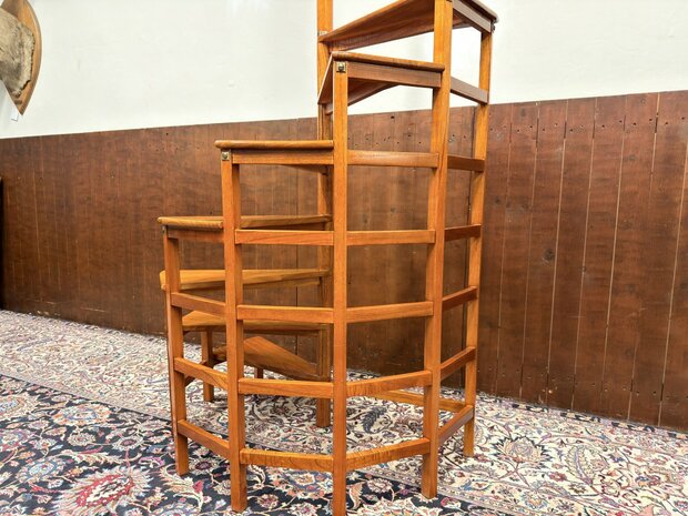 Zeer-Grote-Klassiek-Engels-Antiek-Oud-Chesterfield-Originele-Globe-Wernicke-Trap-Bibliotheektrap