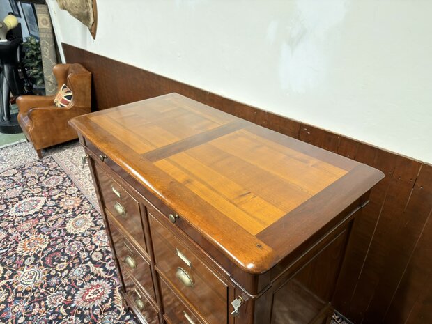 Klassiek-Italiaans-Antiek-Oud-Chesterfield-Archiefkast-Kantoorkast-Ladekast