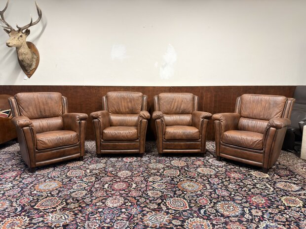 Klassiek-Engels-Antiek-Oud-Chesterfield-Set-Fauteuils-Bruin-Leder