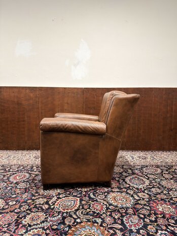 Klassiek-Engels-Antiek-Oud-Chesterfield-Set-Fauteuils-Bruin-Leder