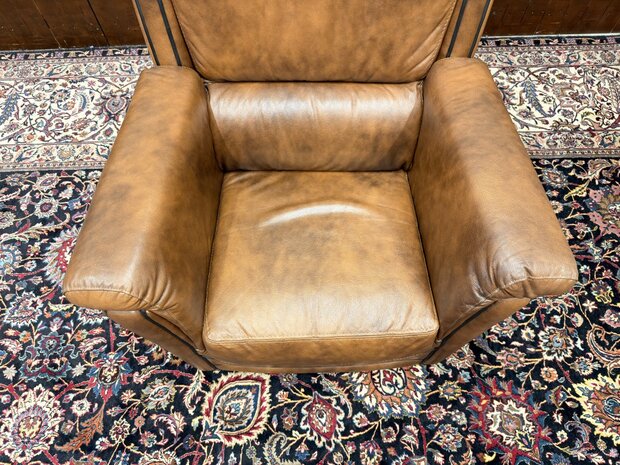 Klassiek-Engels-Antiek-Oud-Chesterfield-Set-Fauteuils-Bruin-Leder