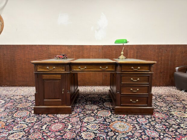 Klassiek-Antiek-Oud-Engels-Chesterfield-Bureau-Desk-Partnerdesk-met-Groen-Leder-Ingelegd