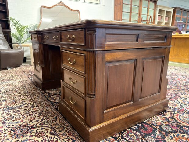 Klassiek-Antiek-Oud-Engels-Chesterfield-Bureau-Desk-Partnerdesk-met-Groen-Leder-Ingelegd