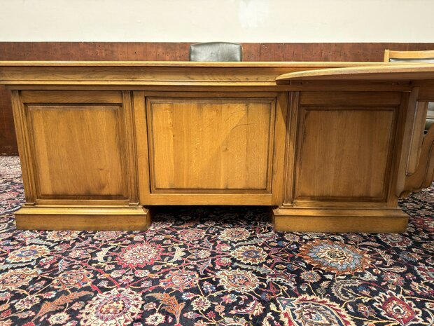 Klassiek-Antiek-Oud-Engels-Chesterfield-Bureau-Desk-met-Vergadertafel-en-Stoelen-merk-RAC