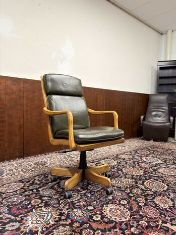 Klassiek-Antiek-Oud-Engels-Chesterfield-Bureau-Desk-met-Vergadertafel-en-Stoelen-merk-RAC