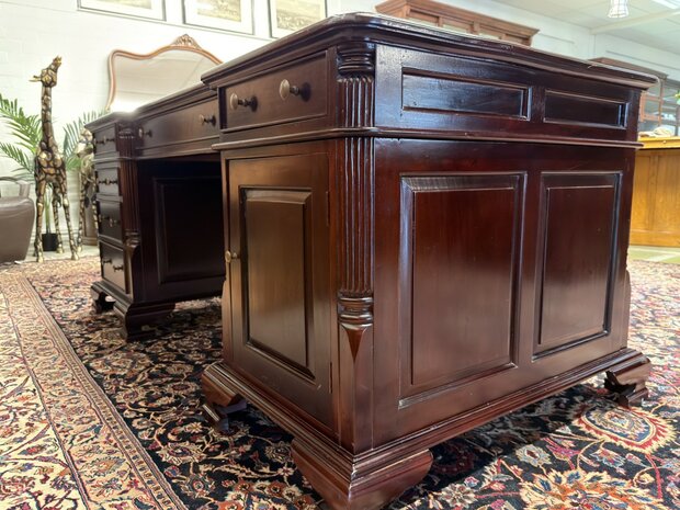 Klassiek-Engels-Antiek-Oud-Chesterfield-Bureau-Desk-Partnerdesk-met-Rood-Leder