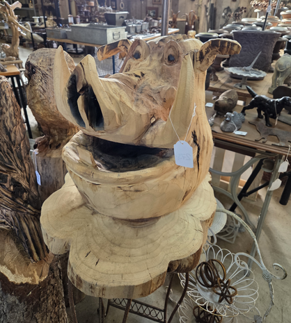 Houtsnijwerk-houtsculptuur-tuinbeeld-kunstwerk-van-een-penceel-zwijn-Pumba-Disney-3