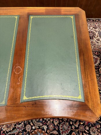 Klassiek-Engels-Antiek-Oud-Chesterfield-Bureau-Desk-Partnerdesk-met-Groen-Leder