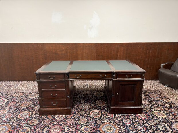 Klassiek-Antiek-Oud-Engels-Chesterfield-Mahonie-Bureau-Desk-Partnerdesk-Met-Groen-Leder