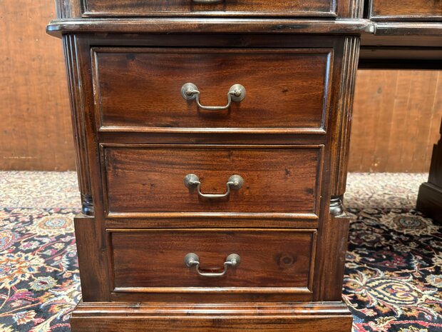 Klassiek-Antiek-Oud-Engels-Chesterfield-Mahonie-Bureau-Desk-Partnerdesk-Met-Groen-Leder